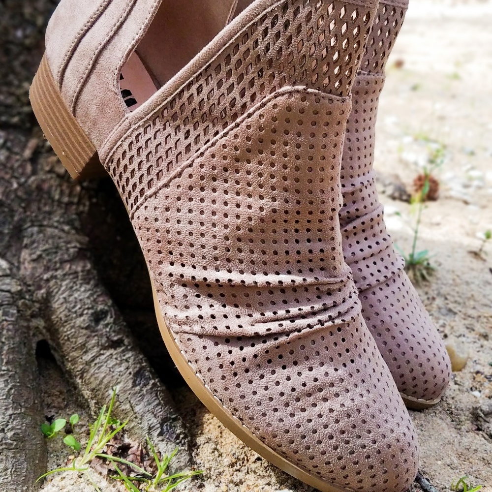 Casual Side-cut Booties - Picture 2 of 2